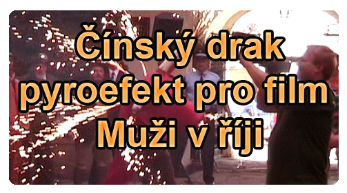 Náš ohnivý býk v roli čínského draka ve filmu Muži v říji.